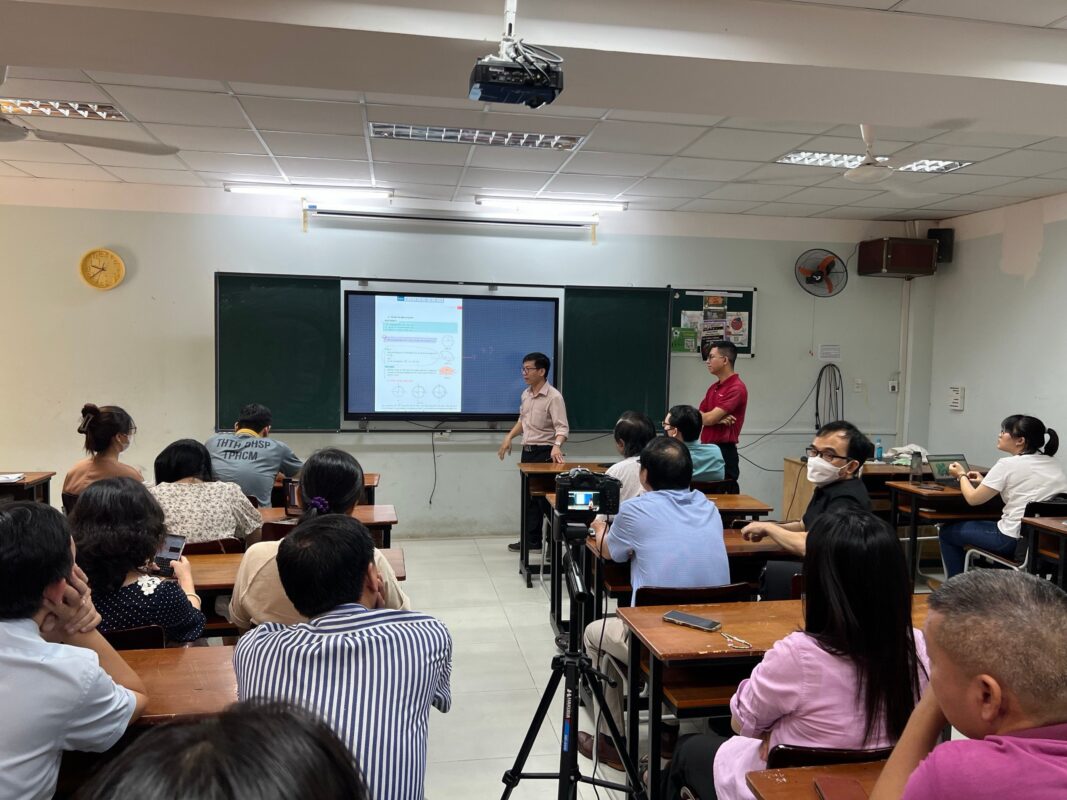 màn hình tương tác tại trường đại học Sư Phạm